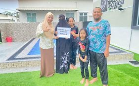 Sarasera Homestay With Private Pool Melaka